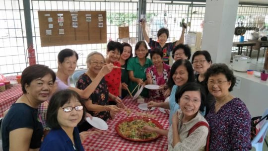 The ladies and their pretty organic lou sang